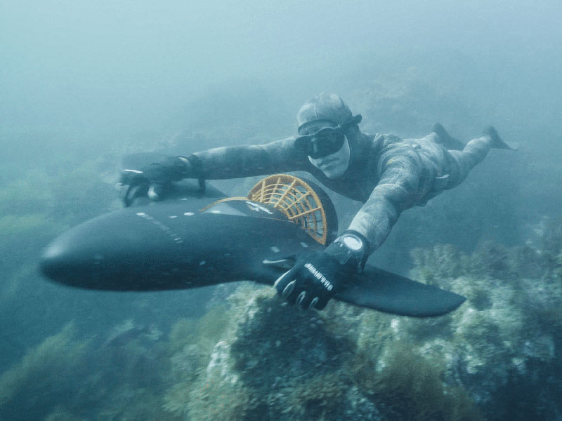 دراجة تمنحك تجربة التنزه بفخامة تحت الماء... AquaJet Dive